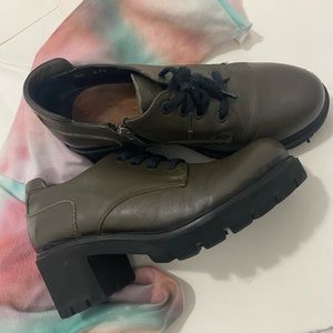 Spring-fall heeled boots